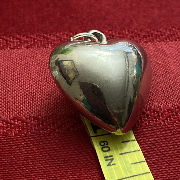 5/$10❤️❤️❤️Vintage 90s Metal Puffy Heart Pendant Charm - Picture 2 of 2
